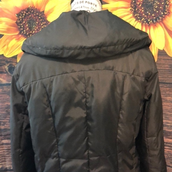 Cole Haan Down Puffer Coat Bow Cuffs Feathers Size Medium Zipper Pockets - Picture 6 of 13